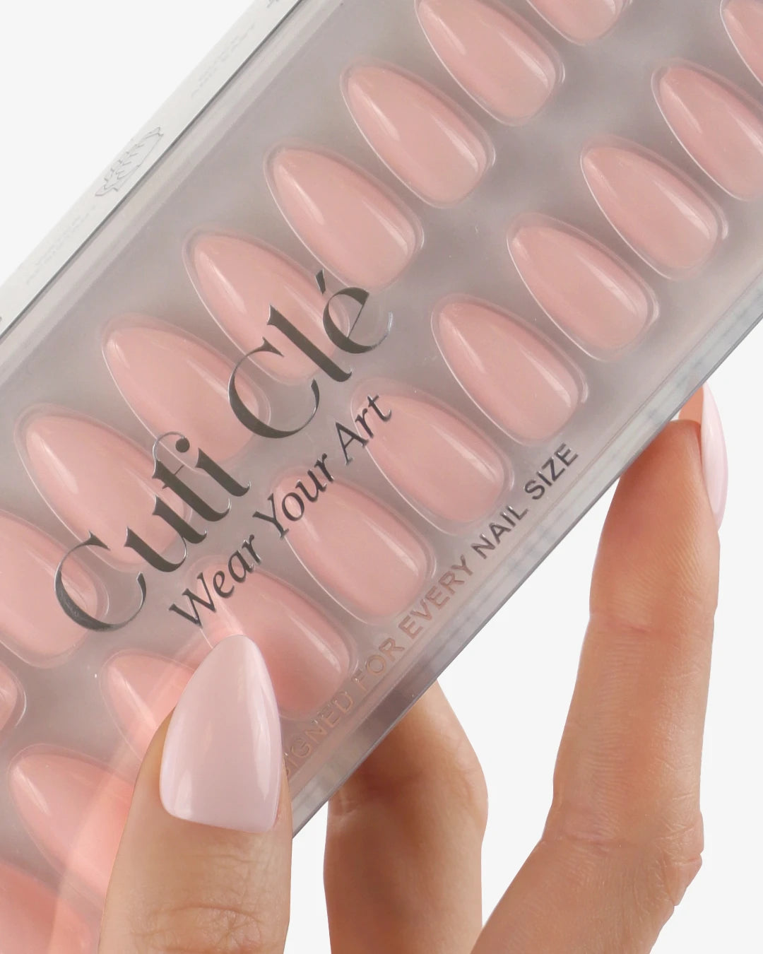 Uñas press-on Sweet Nothing Almendrada Corta - vista adicional 4 | Cuti Clé