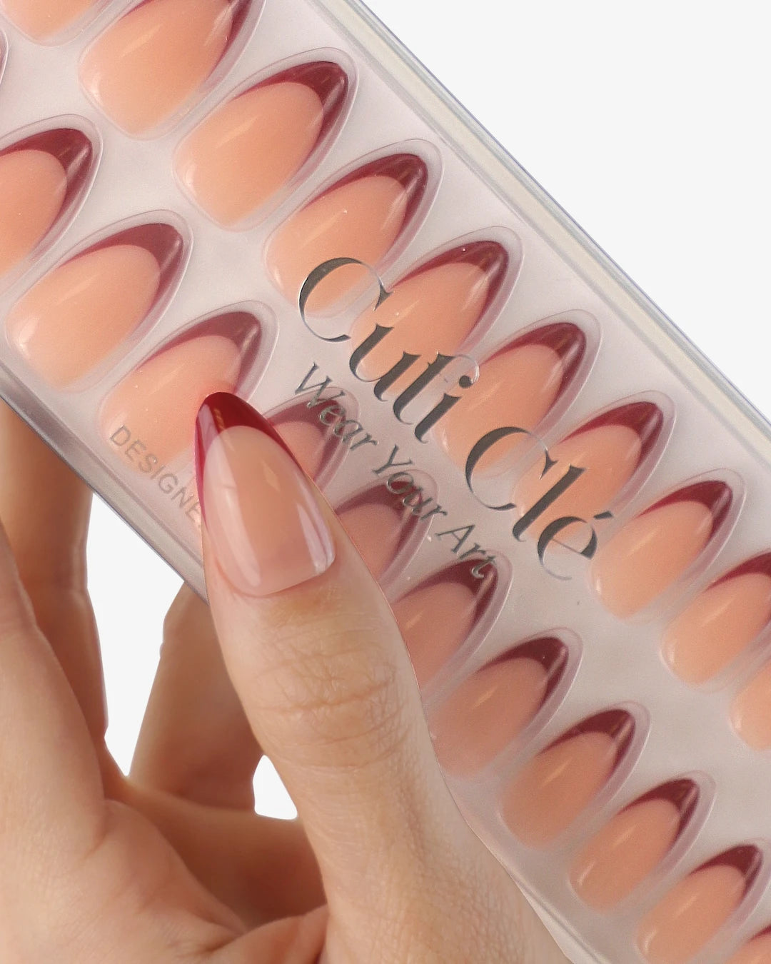 Uñas press-on Wine Red French Almendrada Mediana - vista adicional 3 | Cuti Clé